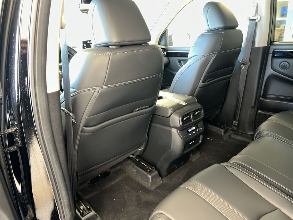 Thumbnail: 2024 Honda Pilot - 12