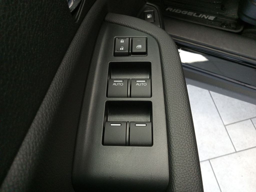 Thumbnail: 2023 Honda Ridgeline - 32