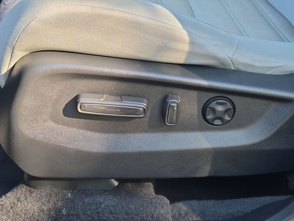 Thumbnail: 2017 Honda CR-V - 26