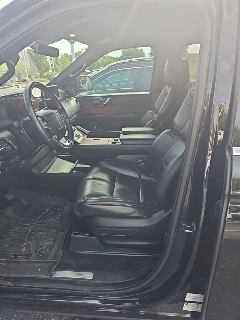 Thumbnail: 2019 Lincoln Navigator - 4