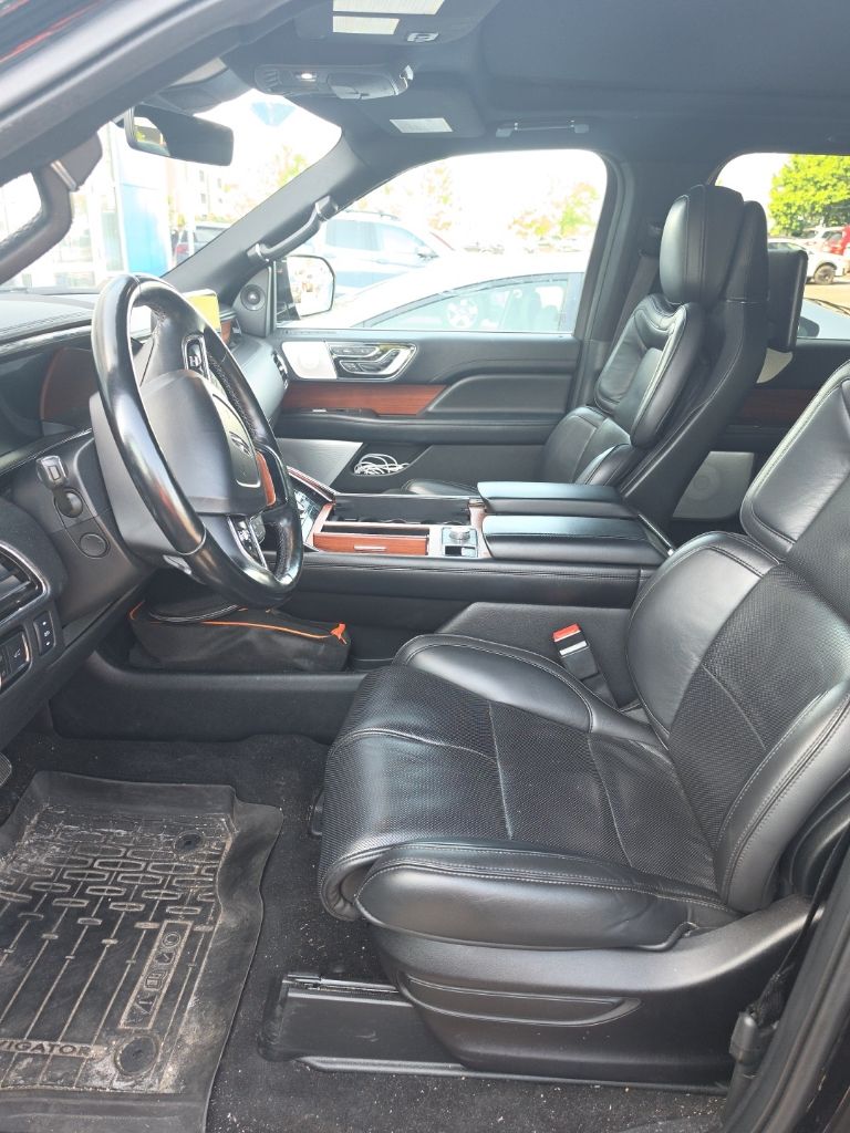 Thumbnail: 2018 Lincoln Navigator - 3
