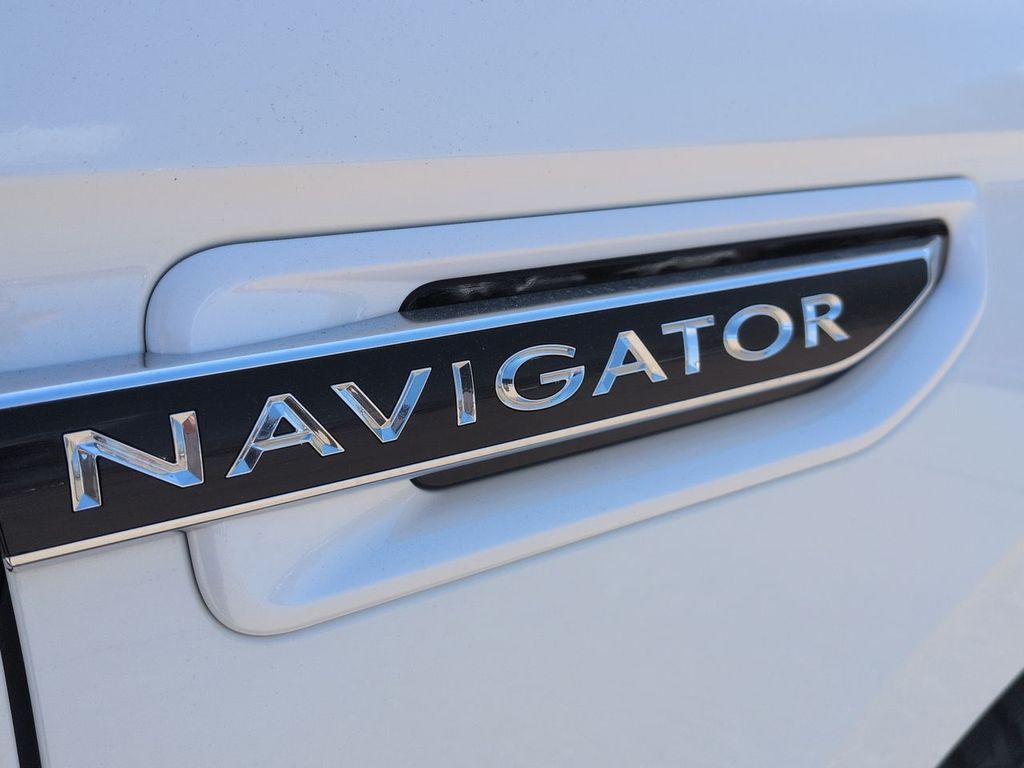Thumbnail: 2020 Lincoln Navigator - 7