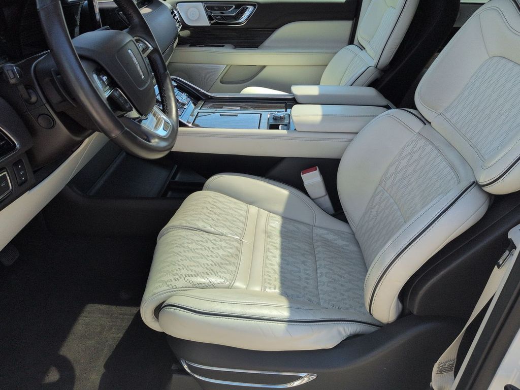 Thumbnail: 2020 Lincoln Navigator - 10