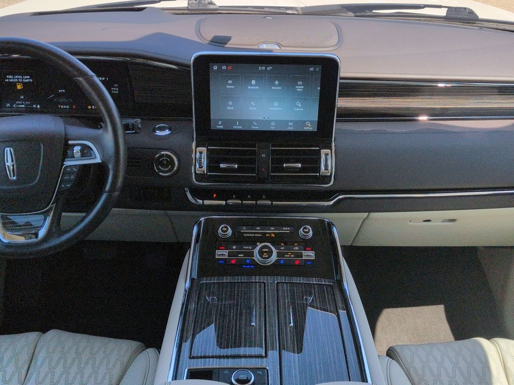 Thumbnail: 2020 Lincoln Navigator - 9