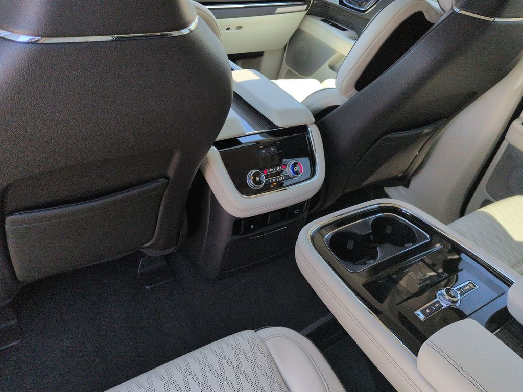 Thumbnail: 2020 Lincoln Navigator - 27