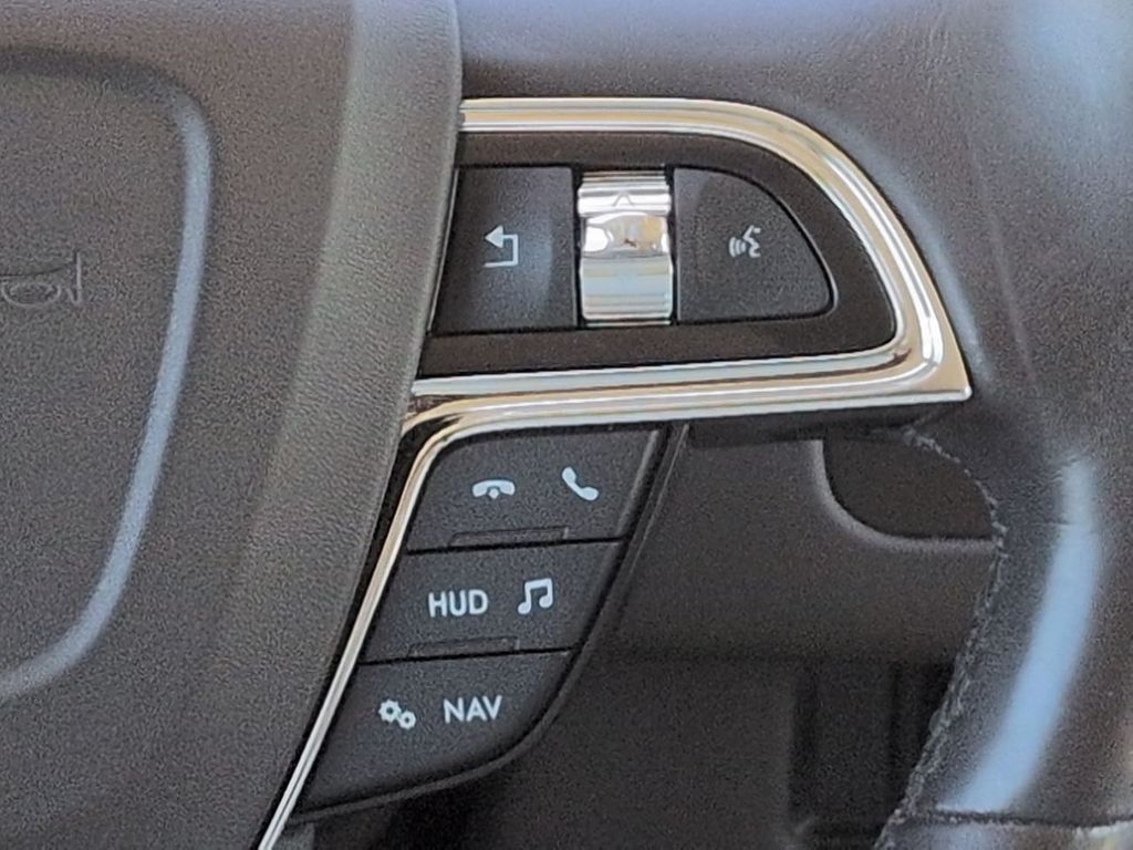Thumbnail: 2020 Lincoln Navigator - 32