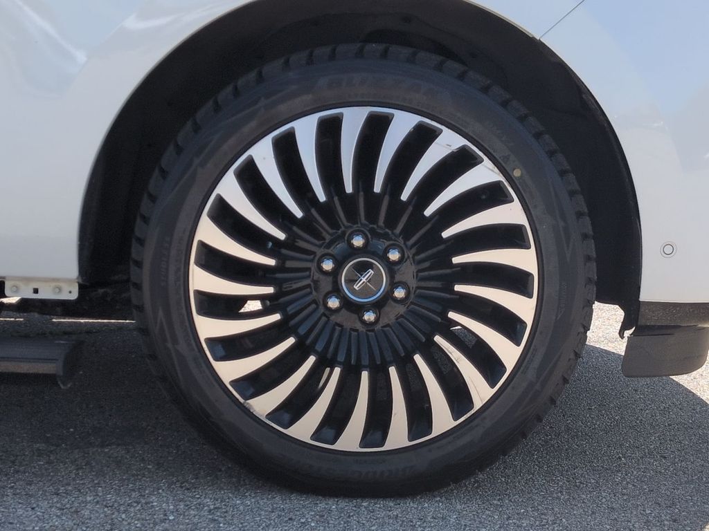 Thumbnail: 2020 Lincoln Navigator - 8