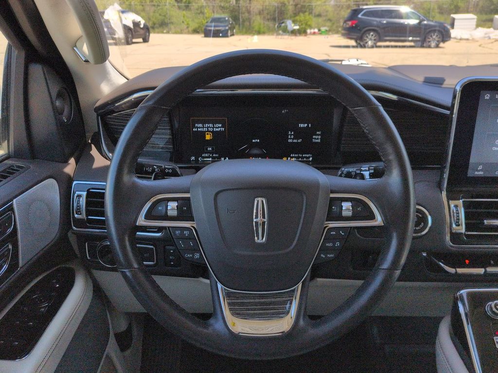 Thumbnail: 2020 Lincoln Navigator - 13