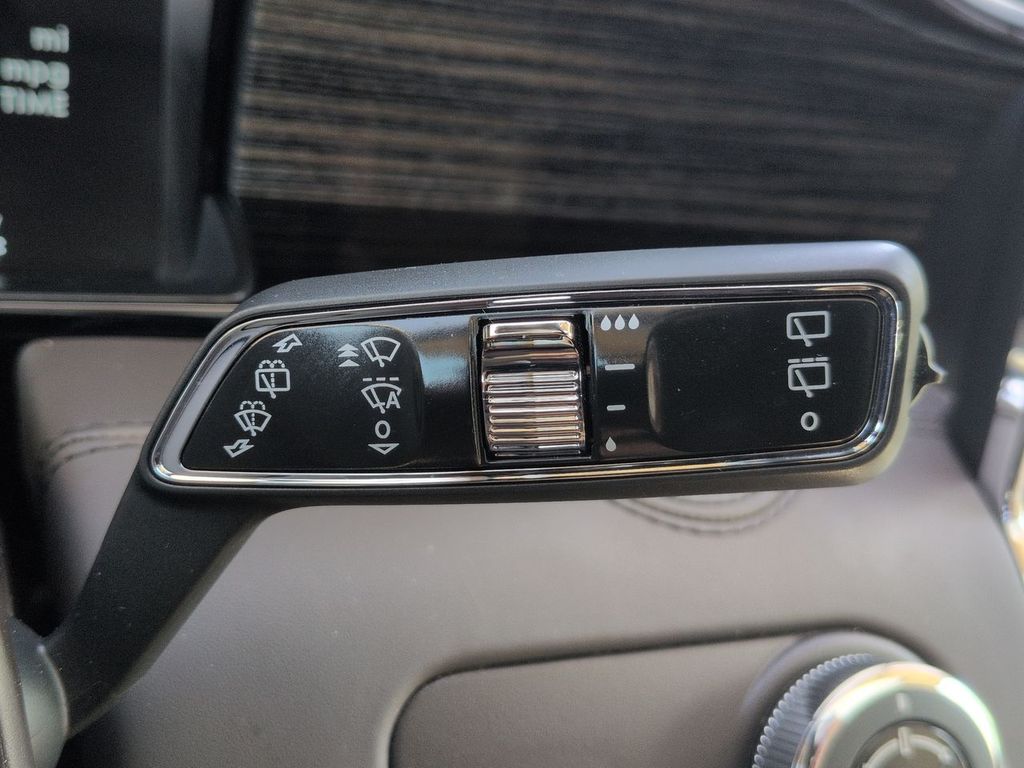 Thumbnail: 2020 Lincoln Navigator - 33