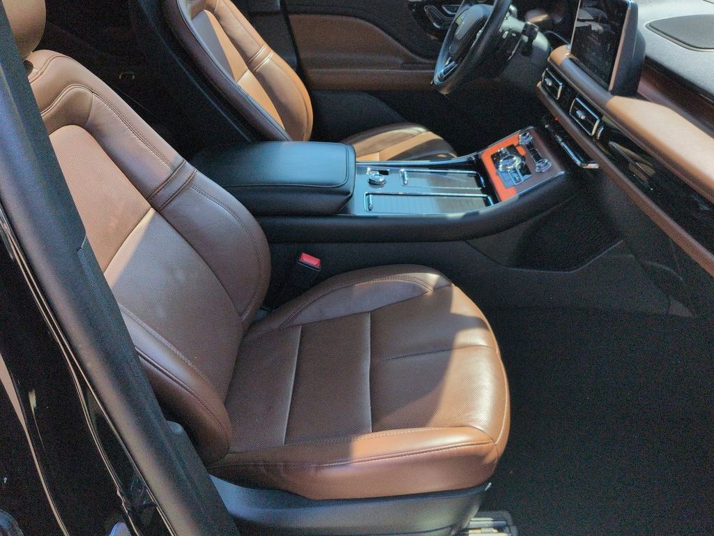 Thumbnail: 2023 Lincoln Aviator - 29