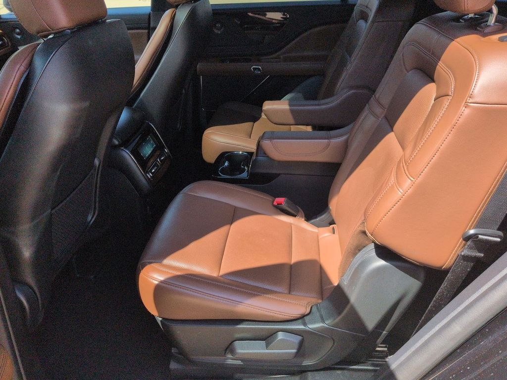 Thumbnail: 2023 Lincoln Aviator - 11