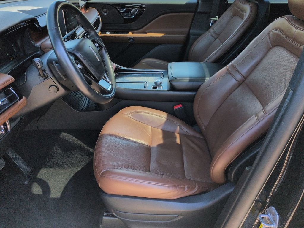 Thumbnail: 2023 Lincoln Aviator - 9