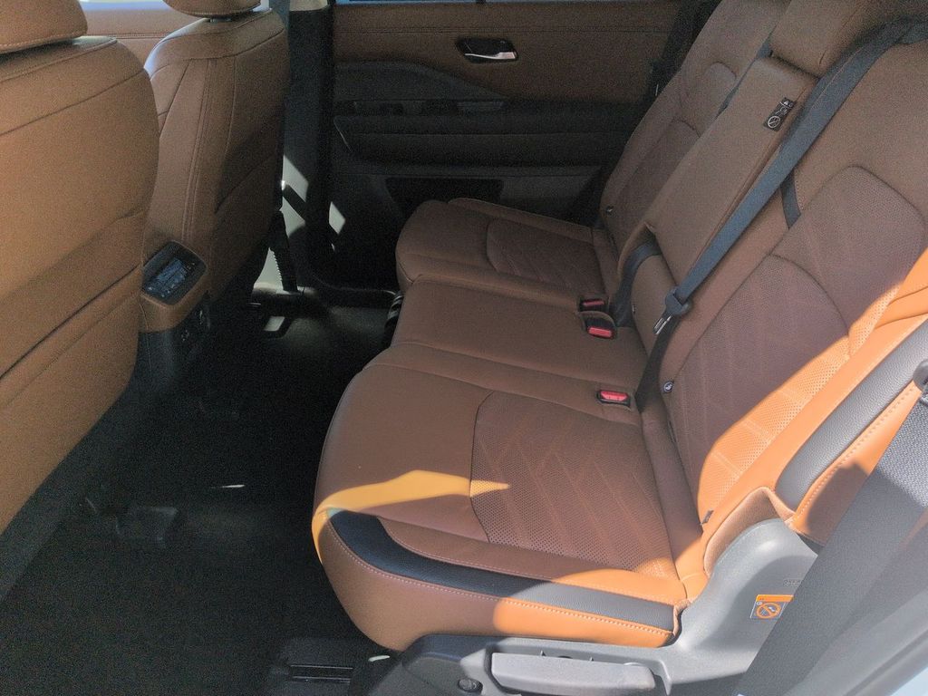 Thumbnail: 2025 Nissan Pathfinder - 12