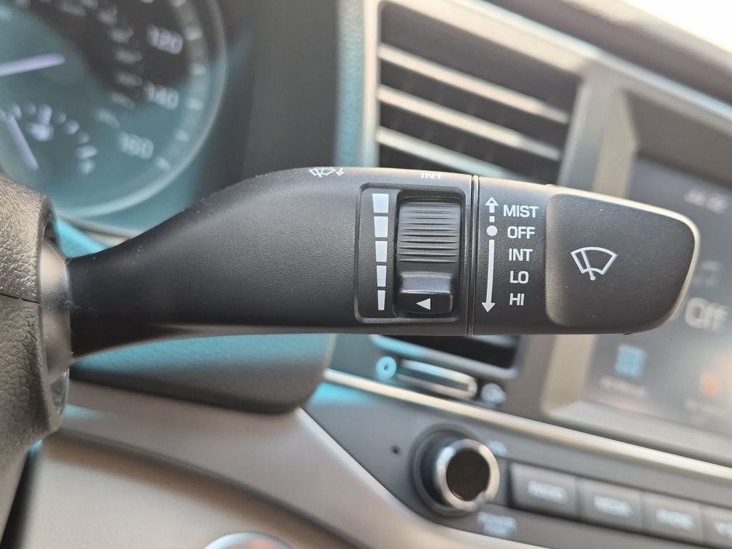 Thumbnail: 2018 Hyundai Elantra - 33