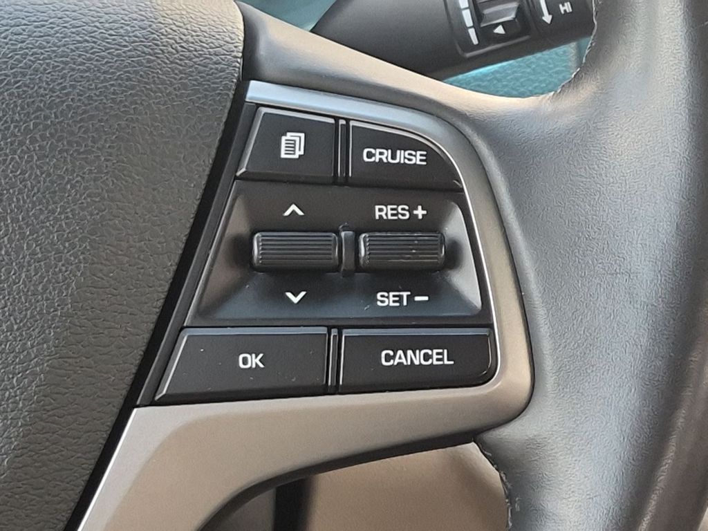 Thumbnail: 2018 Hyundai Elantra - 32