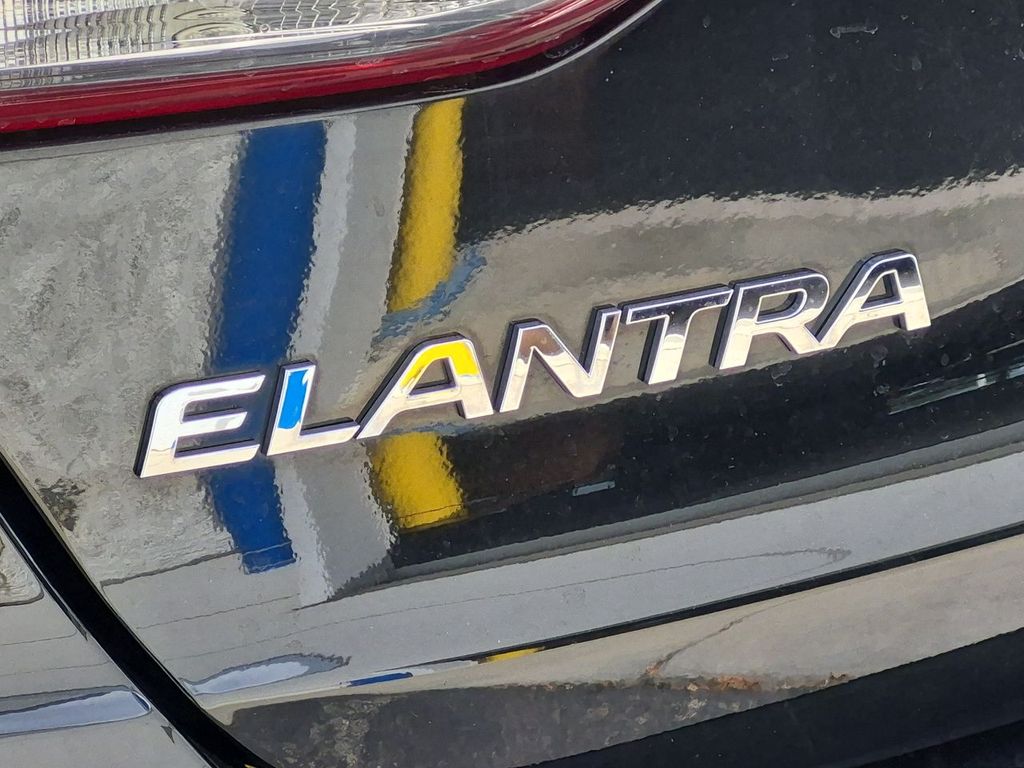 Thumbnail: 2018 Hyundai Elantra - 25
