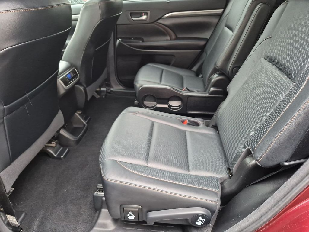 Thumbnail: 2018 Toyota Highlander - 12