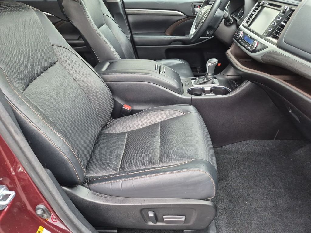 Thumbnail: 2018 Toyota Highlander - 11