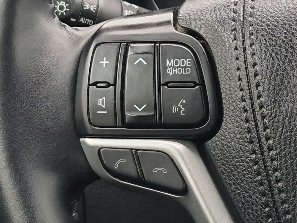 Thumbnail: 2018 Toyota Highlander - 32