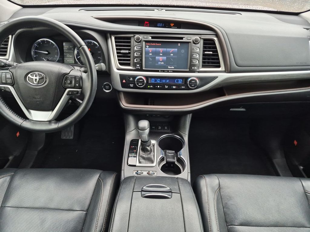 Thumbnail: 2018 Toyota Highlander - 9