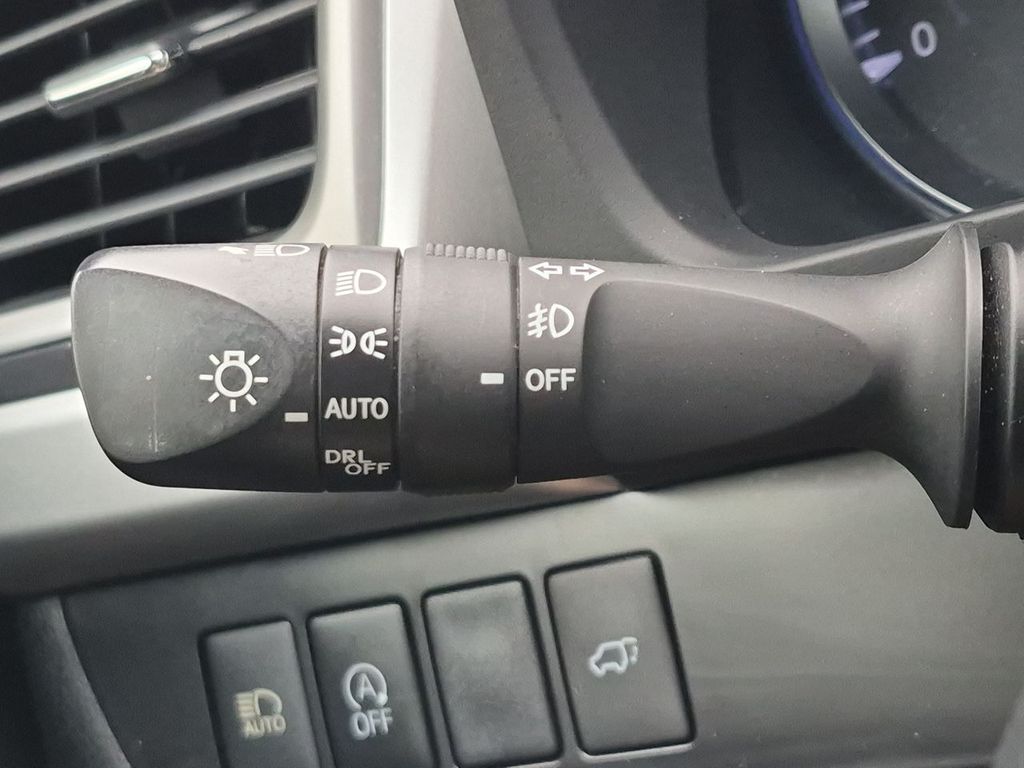Thumbnail: 2018 Toyota Highlander - 35