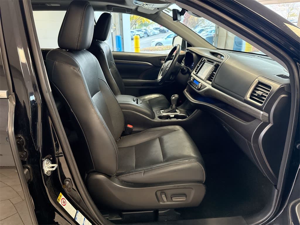 Thumbnail: 2018 Toyota Highlander - 12