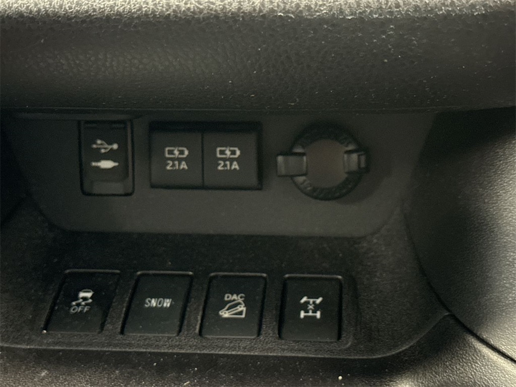 Thumbnail: 2018 Toyota Highlander - 37