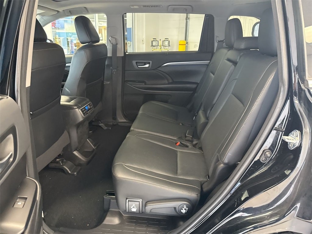 Thumbnail: 2018 Toyota Highlander - 29