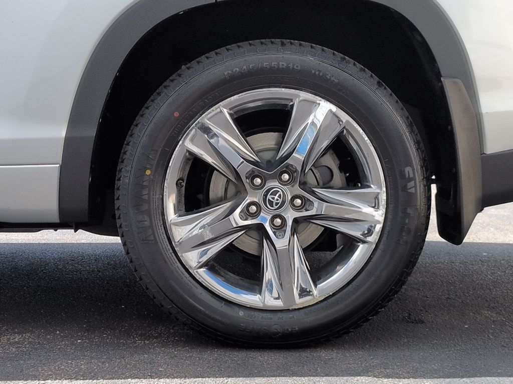 Thumbnail: 2019 Toyota Highlander - 8