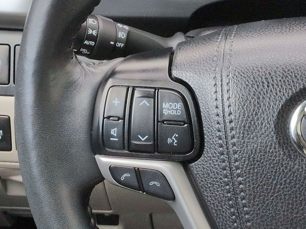 Thumbnail: 2019 Toyota Highlander - 31