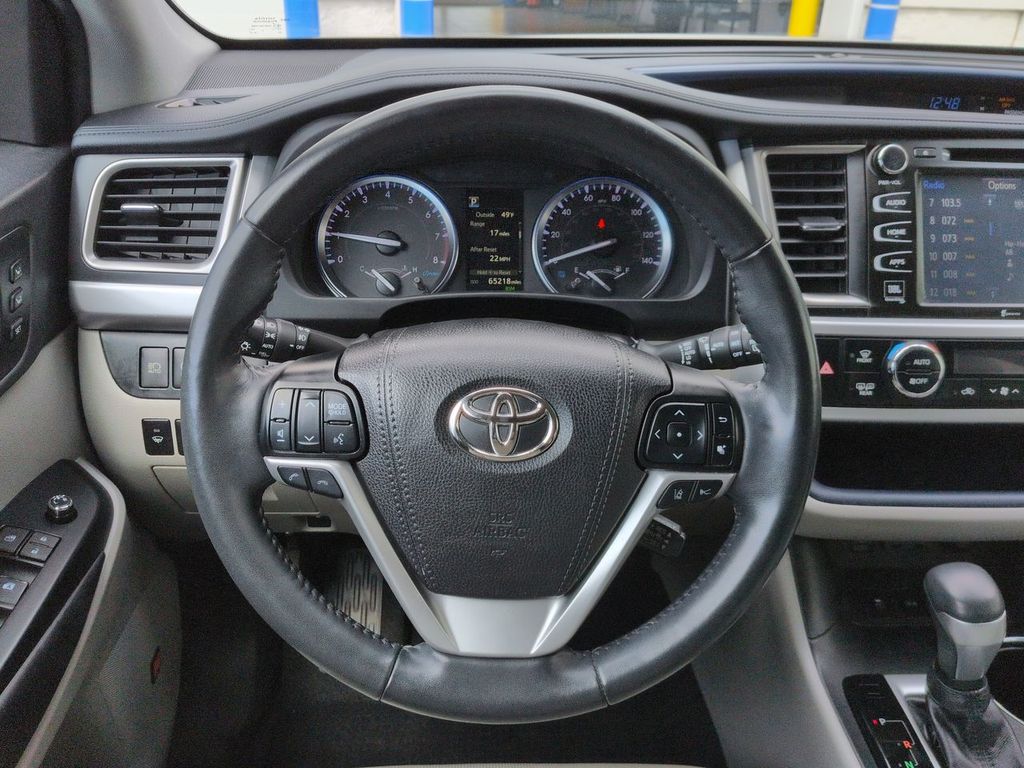 Thumbnail: 2019 Toyota Highlander - 9