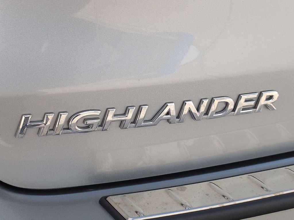 Thumbnail: 2019 Toyota Highlander - 24