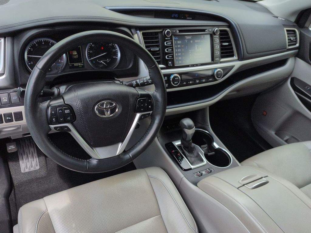 Thumbnail: 2019 Toyota Highlander - 2