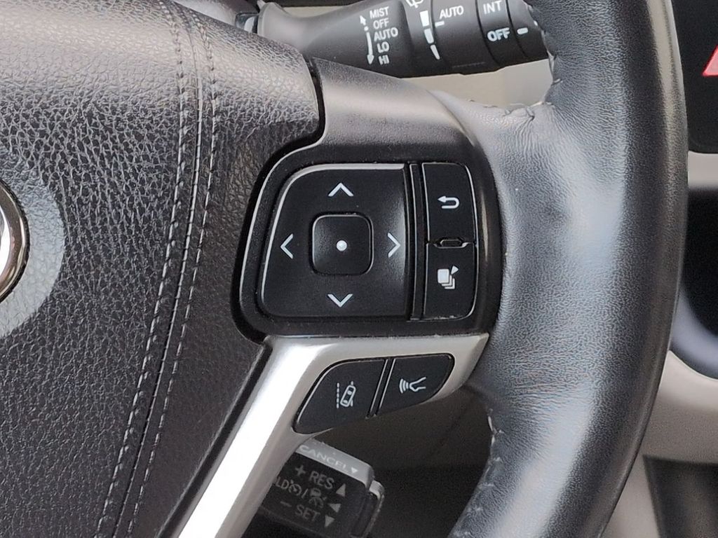 Thumbnail: 2019 Toyota Highlander - 32