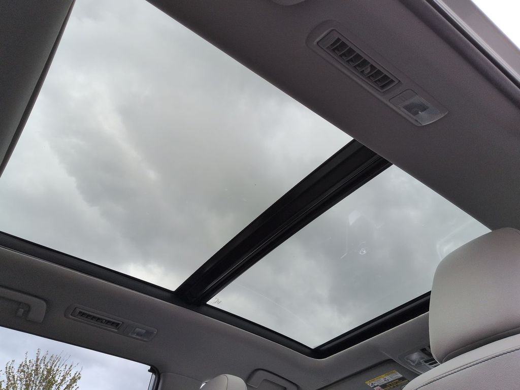 Thumbnail: 2019 Toyota Highlander - 30
