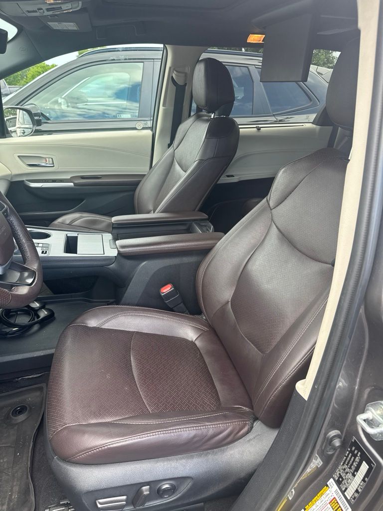 Thumbnail: 2022 Toyota Sienna - 3