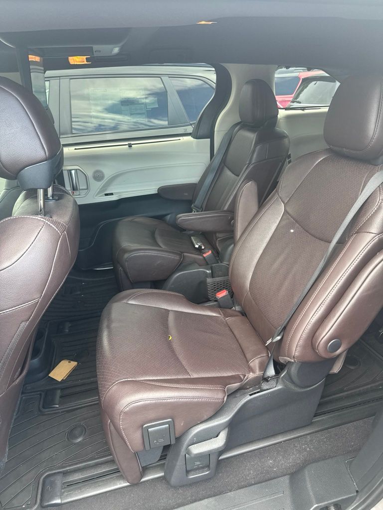 Thumbnail: 2022 Toyota Sienna - 4