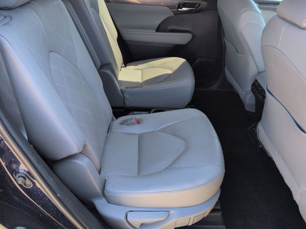 Thumbnail: 2020 Toyota Highlander - 11