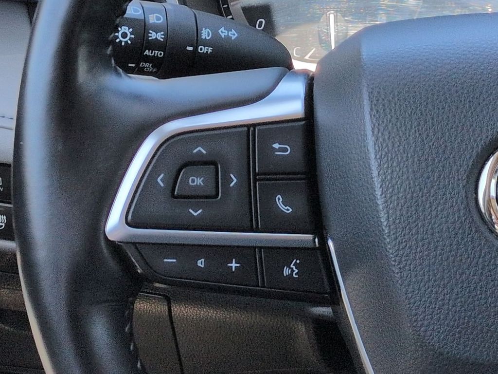 Thumbnail: 2020 Toyota Highlander - 32