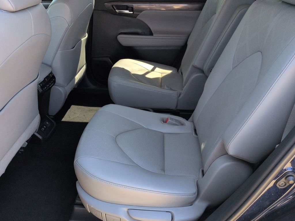 Thumbnail: 2020 Toyota Highlander - 12