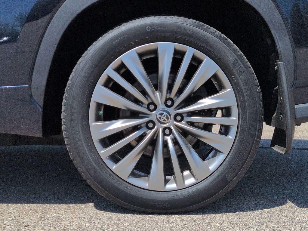 Thumbnail: 2020 Toyota Highlander - 8