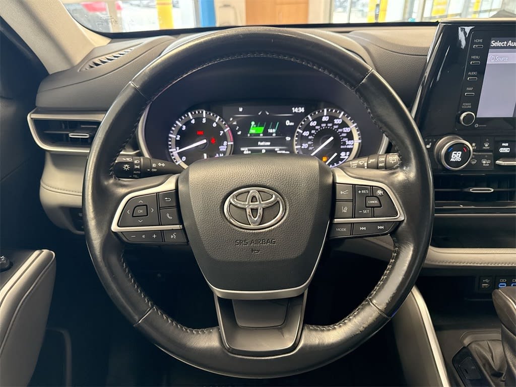 Thumbnail: 2022 Toyota Highlander - 14