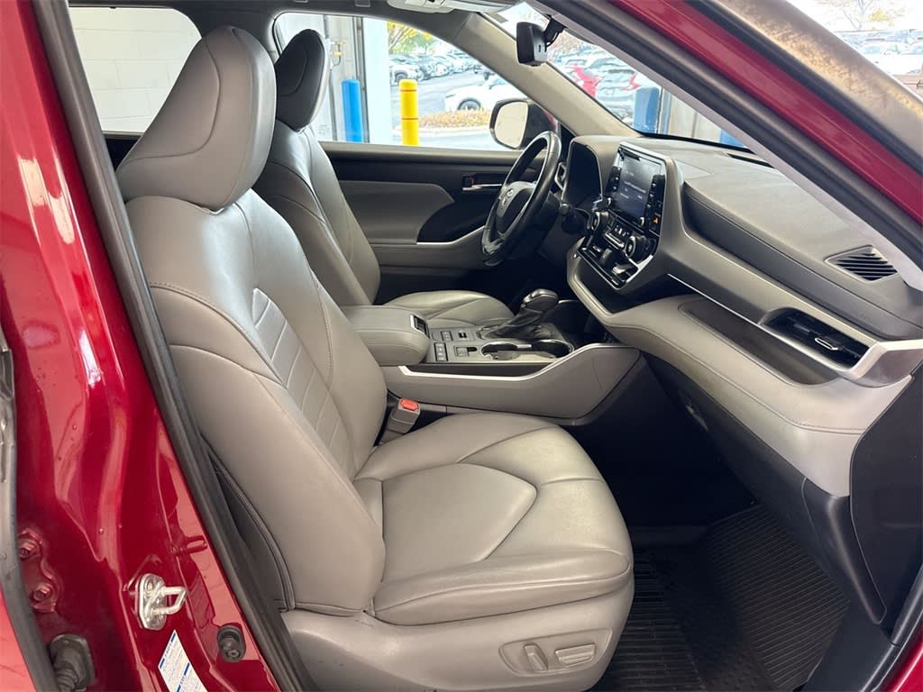 Thumbnail: 2022 Toyota Highlander - 12