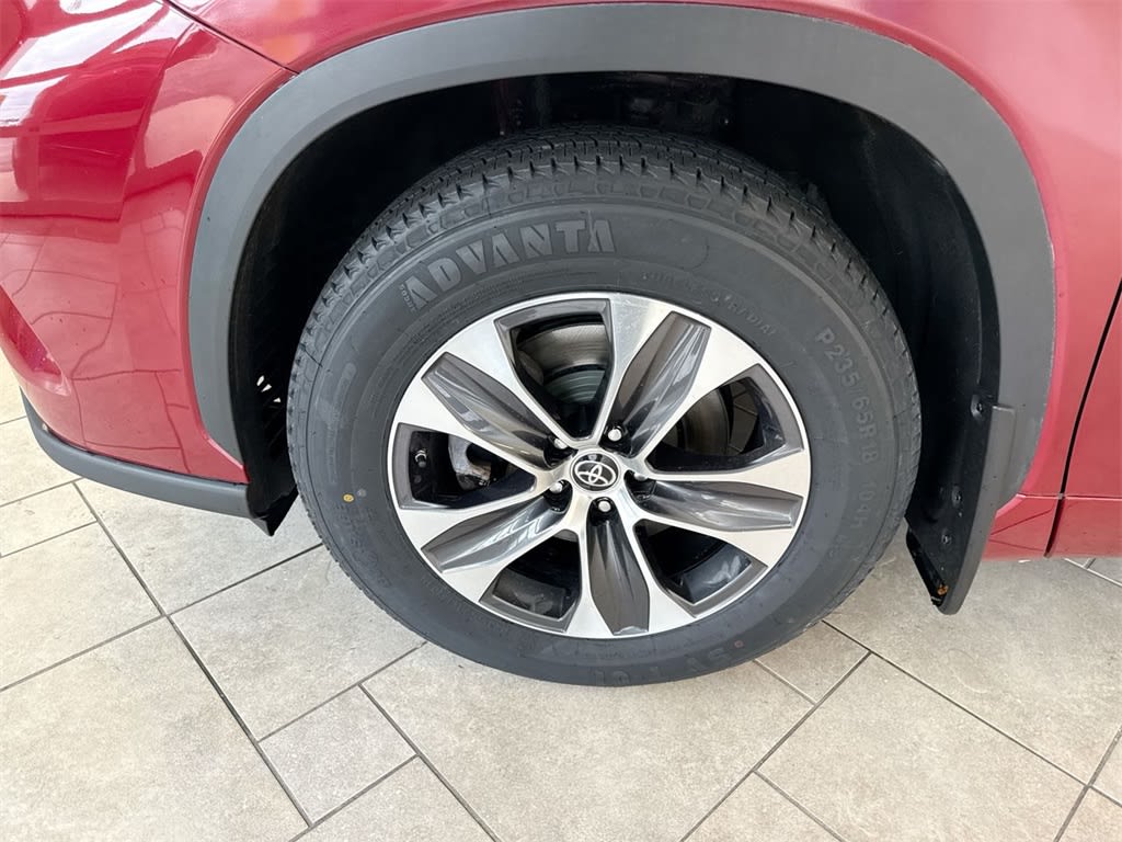 Thumbnail: 2022 Toyota Highlander - 8