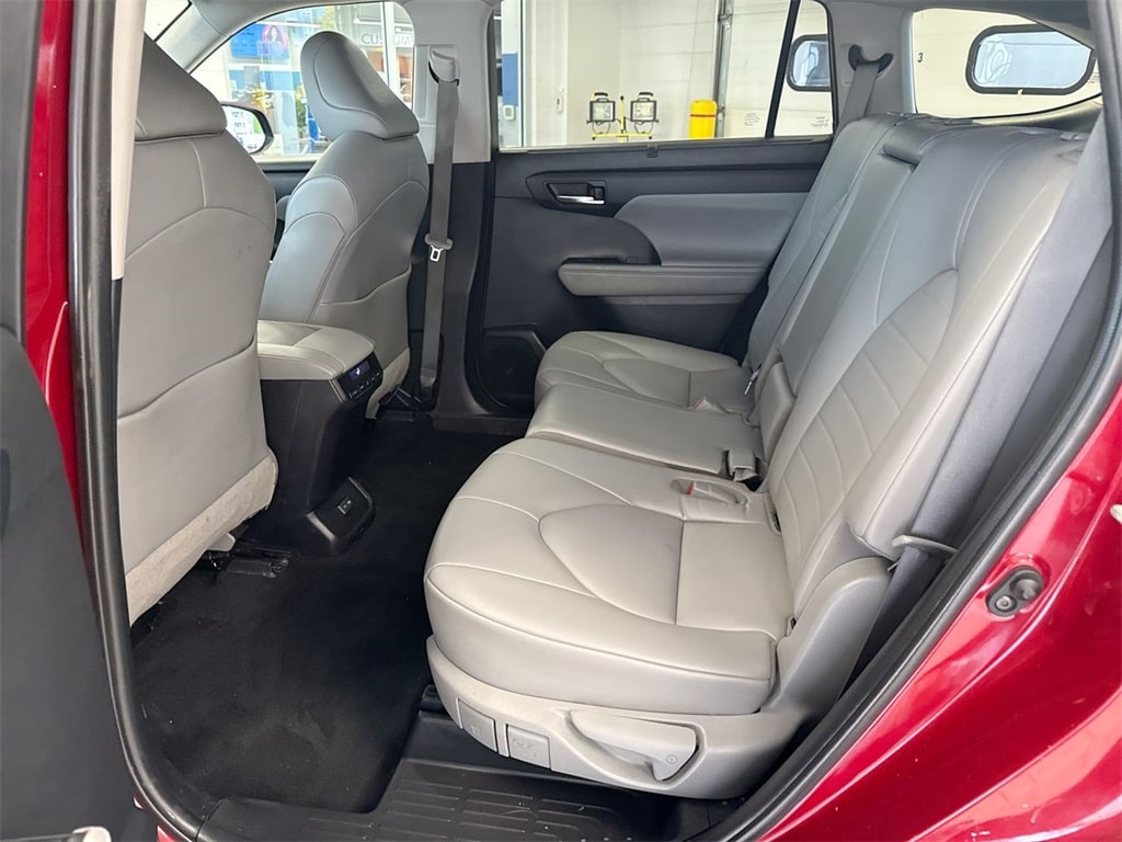 Thumbnail: 2022 Toyota Highlander - 30