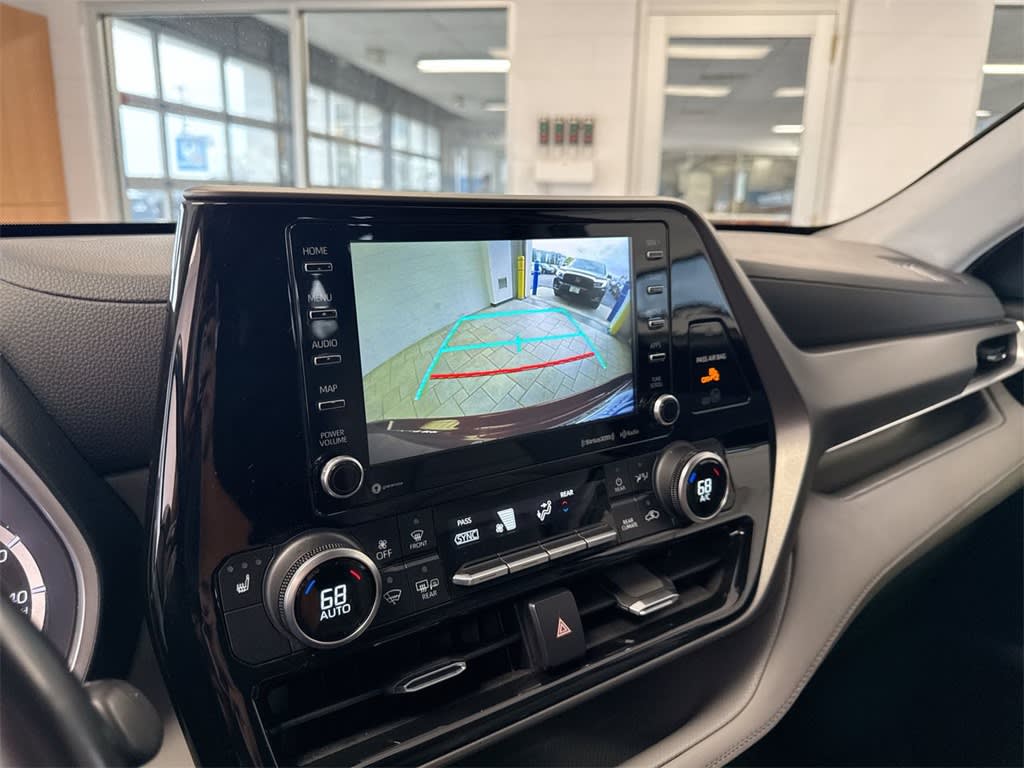 Thumbnail: 2022 Toyota Highlander - 16