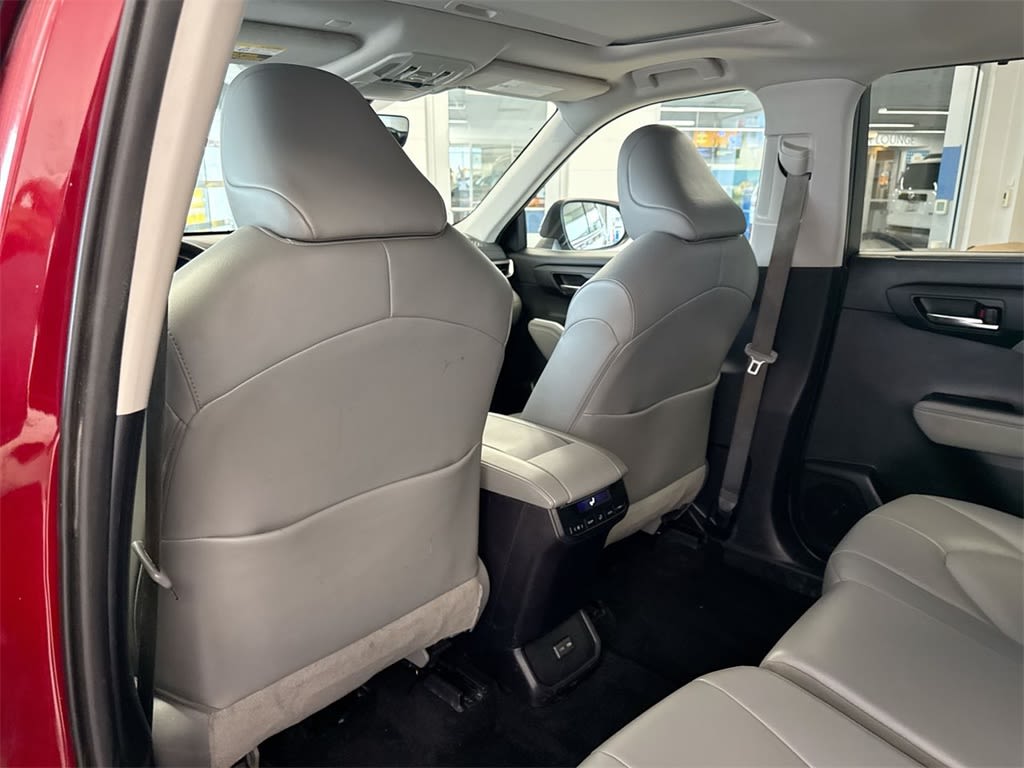 Thumbnail: 2022 Toyota Highlander - 13