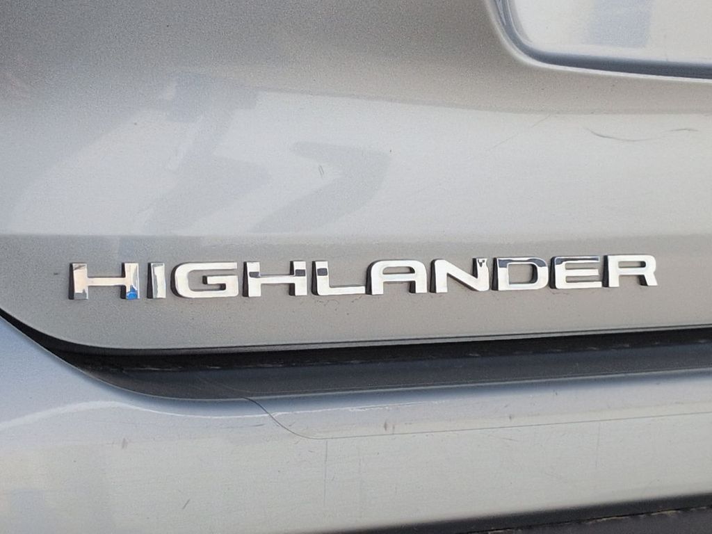 Thumbnail: 2020 Toyota Highlander - 25