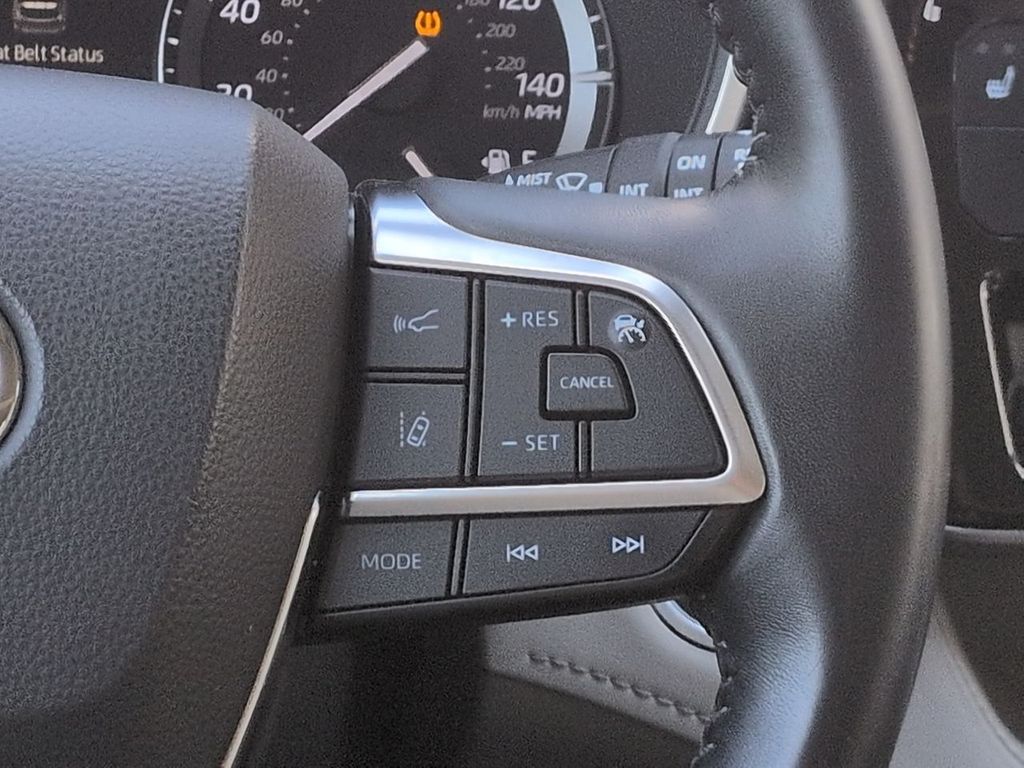Thumbnail: 2020 Toyota Highlander - 34