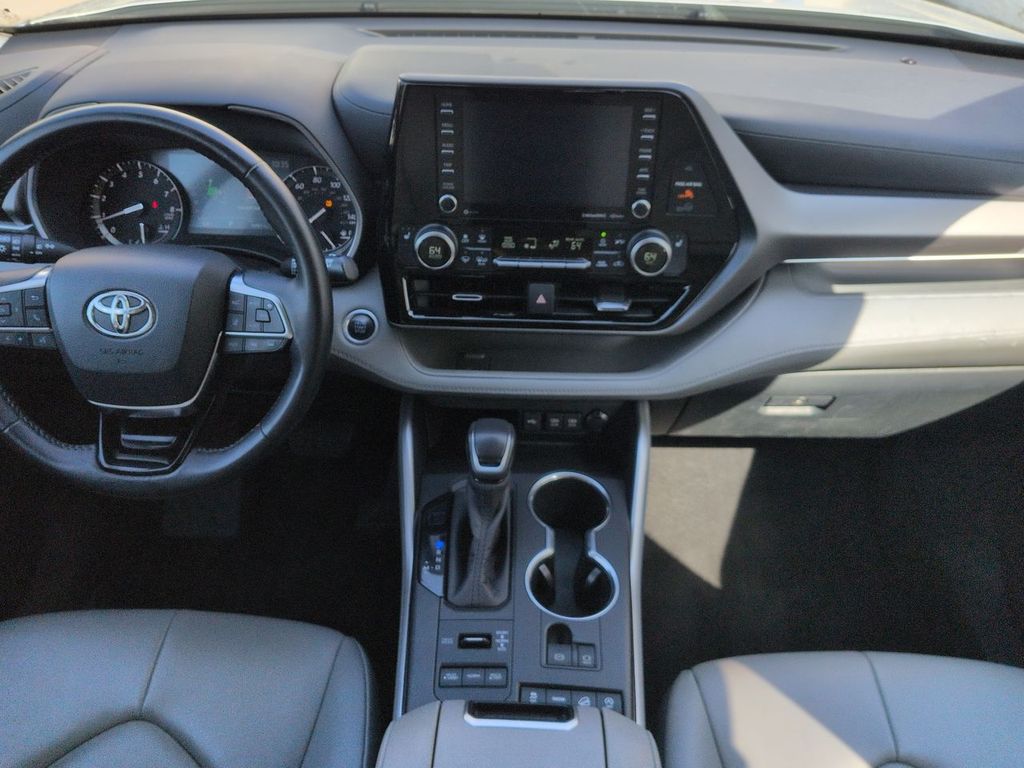 Thumbnail: 2020 Toyota Highlander - 9